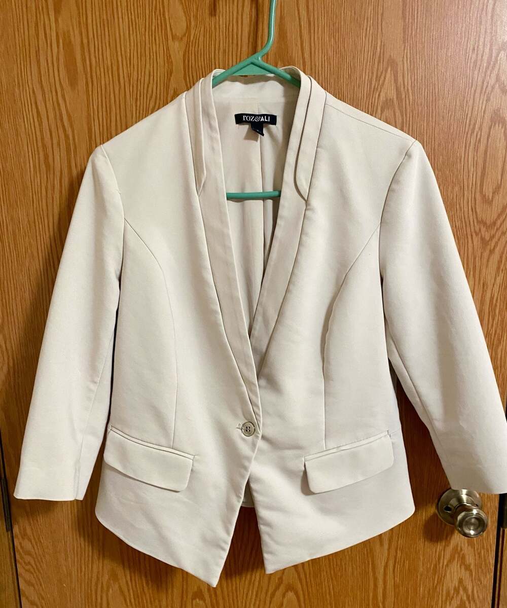 Roz & Ali Women's Beige One-Button Blazer with 3/4 Sleeves, Size 12